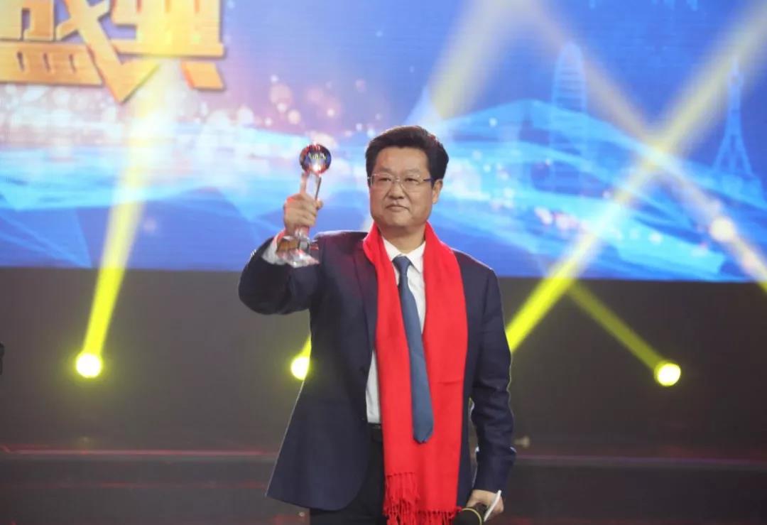 华体会体育(中国)HTH·官方网站董事长李旭禄荣获“第九届（2018）河南经济年度人物”
